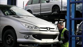 peugeot despide a unos 8 mil trabajadores en francia