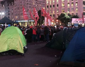 Acampe en el Obelisco contra el tarifazo y el FMI