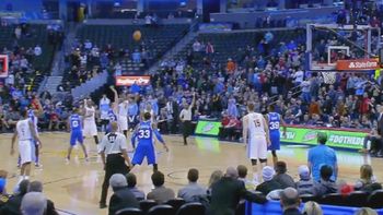 infartante: mira el tiro poco ortodoxo con el que se definio un partido de nba infartante: mira el tiro poco ortodoxo con el que se definio un partido de nba