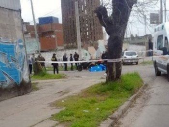 San Justo: policía abatió a motochorro que intentó robarle la moto junto a su hermana