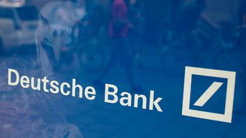 el deutsche bank denuncia a los buitres por acoso el deutsche bank denuncia a los buitres por acoso