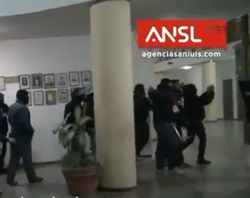 Policías tomaron la jefatura de la fuerza: renunció el jefe