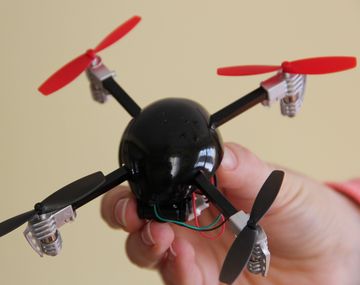 Lanzan mini drones para sacarse selfies aéreas