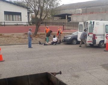 Puerto Deseado: Ricardo Soto yace en el piso tras el disparo que el efectuó Pedro Espinoza