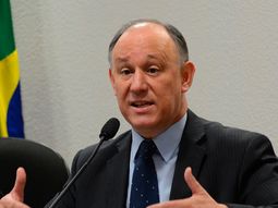 en medio de la crisis, renuncio un funcionario del gobierno de dilma rousseff en medio de la crisis, renuncio un funcionario del gobierno de dilma rousseff