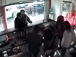 video: roban un local armados y quedan filmados video: roban un local armados y quedan filmados