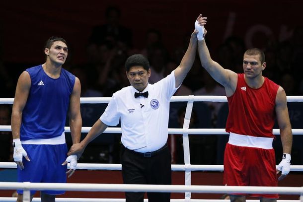 Yamil Peralta cayó ante Pulev y se quedó sin medalla