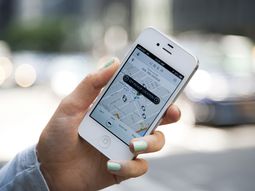 Apple amenaza con retirar Uber de su tienda de aplicaciones Apple amenaza con retirar Uber de su tienda de aplicaciones