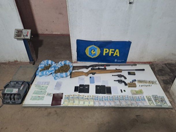 Armas y elementos secuestrados en el lugar Armas y elementos secuestrados en el lugar