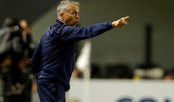 Gustavo Álvarez denunció agresiones tras el empate de San Lorenzo: Me insultaron y me pegaron