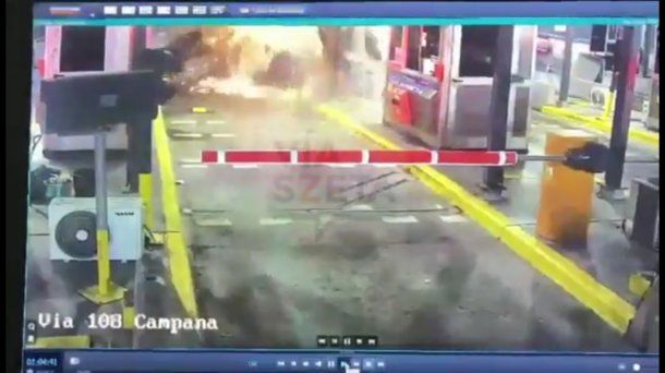 VIDEO: Murió al impactar a 120 kilómetros por hora contra un peaje en Panamericana