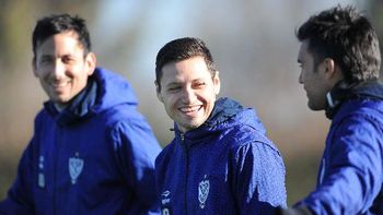 mauro zarate espera que la fifa lo deje jugar en velez mauro zarate espera que la fifa lo deje jugar en velez