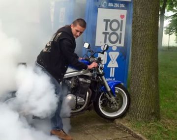 Quiso quemar  neumáticos