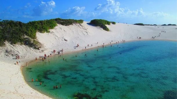 Las dunas de arena blanca y las lagunas de agua turquesa son las grandes atracciones de Lençóis Maranhenses. Las dunas de arena blanca y las lagunas de agua turquesa son las grandes atracciones de Lençóis Maranhenses.