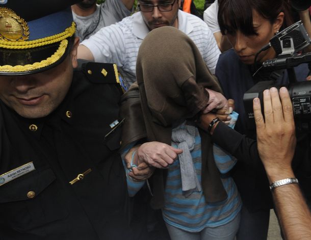 El increíble prontuario de furia de la anestesista del rifle