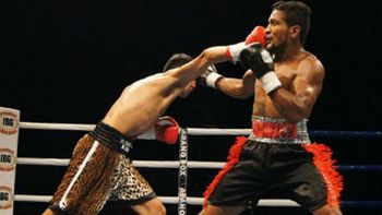 lamentable actitud de dos boxeadores: se pegaron tras sonar la campana
