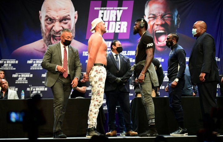 El campeón mundial pesado Tyson Fury tiene coronavirus y no peleará ante Deontay Wilder
