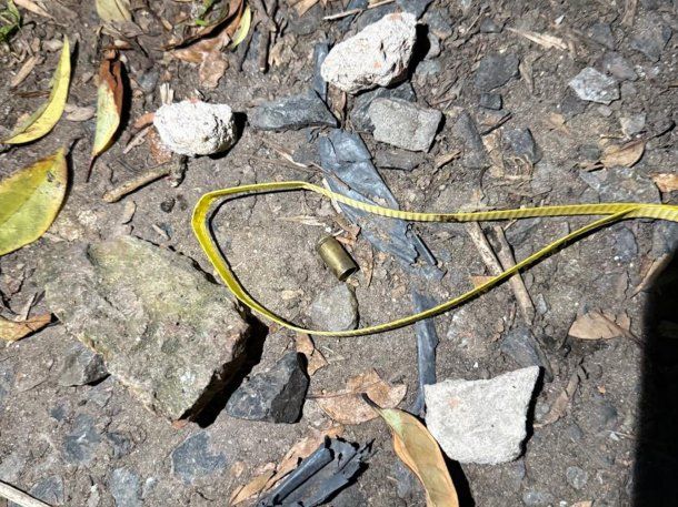 Un policía se resistió a un robo en Los Hornos y mató a un ladrón de 16 años