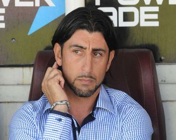 Cristian Díaz golpeó a un hincha por la espalda