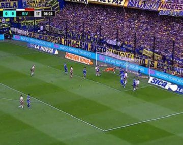 La más clara del primer tiempo: la atajada de Rossi que evitó el primer gol de River