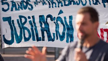 El PIT-CNT busca una reforma constitucional como respuesta a la ley de reforma de la seguridad social en Uruguay. El PIT-CNT busca una reforma constitucional como respuesta a la ley de reforma de la seguridad social en Uruguay.