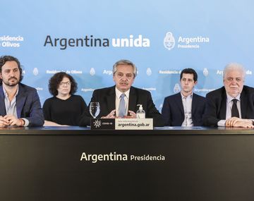 Santiago Cafiero, Carla Vizzotti, Alberto Fern&aacute;ndez, Wado de Pedro y Gin&eacute;s Gonz&aacute;lez Garc&iacute;a