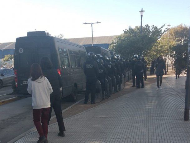 Intentan desalojar a 10 familias del Barrio Padre Carlos Mugica de la Villa 31