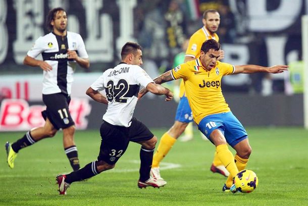 La Juventus de Tevez venció al Parma y se acercó al líder
