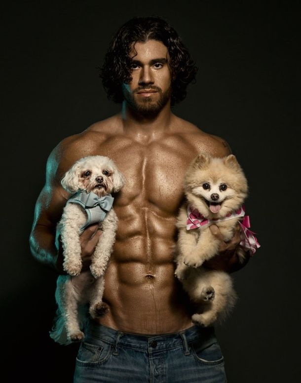 ¡Que cachorritos! Modelos posan junto a perros rescatados para juntar fondos