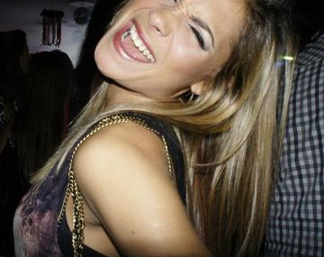 Si la botella le daba en la cabeza