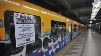 detuvieron a tres graffiteros mientras pintaban vagones detuvieron a tres graffiteros mientras pintaban vagones