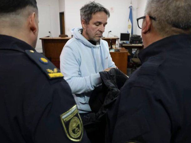 Así se llevaron al exmarido de Julieta Prandi para que cumpla su condena