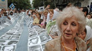 Abuelas de Plaza de Mayo. Abuelas de Plaza de Mayo.