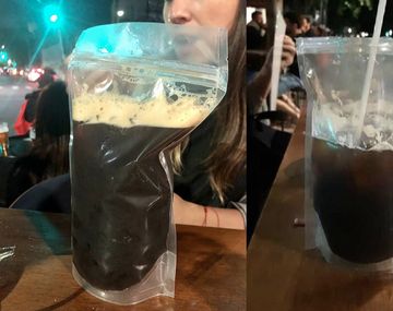 Un bar porteño sirve fernet con cola en bolsas de plástico y estallaron los memes