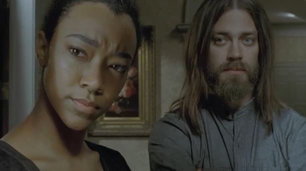 Sasha y Jesus están en Hilltop.