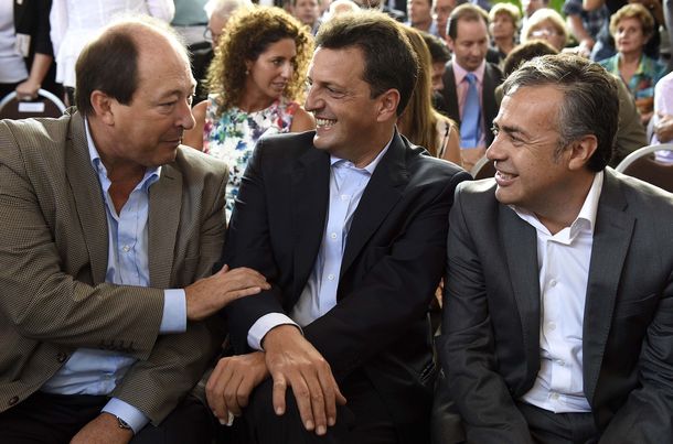 Tras la foto con Macri, Sanz se cruzó con Massa y se mostraron juntos en Mendoza