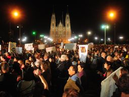 en la plata se escucho la bronca por el tragico temporal en la plata se escucho la bronca por el tragico temporal