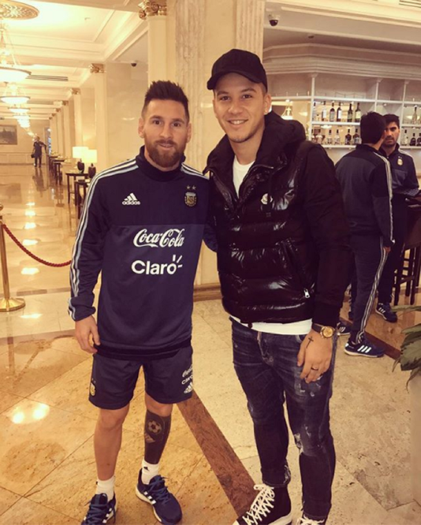Messi se sacó una foto con Driussi, no lo reconoció y después le pidió disculpas