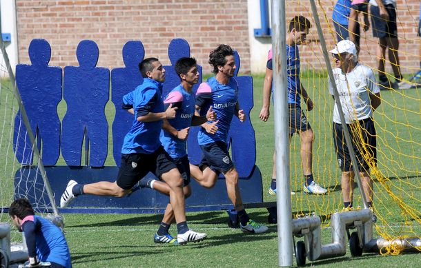 Riquelme se entrenó con el plantel con la mente puesta en el Superclásico