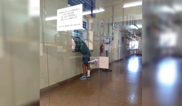Después de ser liberado, Eguillor fue la facultad de Derecho a pedir libros sobre el Código Penal