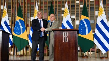 Los ministros de Relaciones Exteriores de Uruguay, Francisco Bustillo, y de Brasil, Mauro Vieira, en la cumbre bilateral. Los ministros de Relaciones Exteriores de Uruguay, Francisco Bustillo, y de Brasil, Mauro Vieira, en la cumbre bilateral.