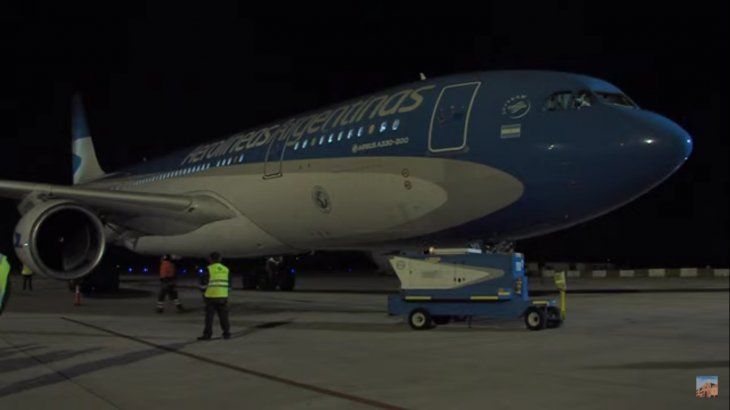 Llegó otro vuelo de Aerolíneas Argentinas desde China con más de 760 mil dosis de Sinopharm