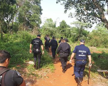 Buscan a dos hermanitos perdidos en Misiones: creen que los raptó su tío