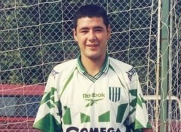 Generó la primera expulsión de Riquelme y hoy se gana la vida lejos del fútbol.&nbsp;