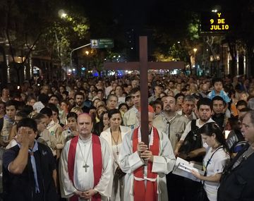 Viernes Santo: más de 10 mil personas participaron del Via Crucis