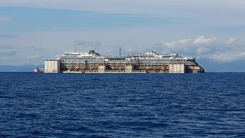 dos anos despues, llega a puerto el costa concordia dos anos despues, llega a puerto el costa concordia