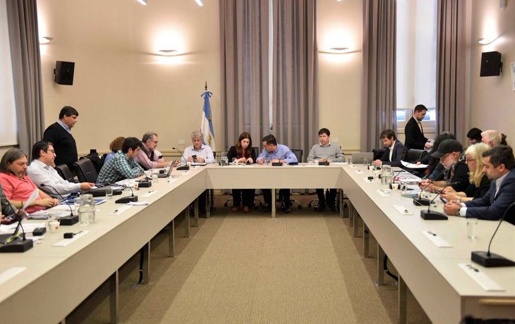 Cinco de los seis gremios de docentes universitarios aceptaron la propuesta del Gobierno