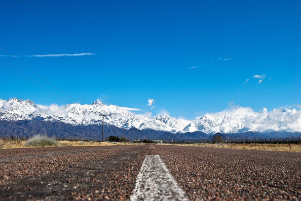 El pueblo ideal para probar vinos de alta gama y maravillarse por sus paisajes.