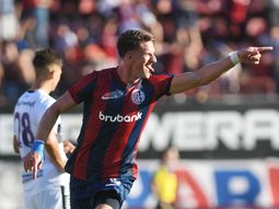 San Lorenzo aplasta a Gimnasia y sigue como líder del torneo