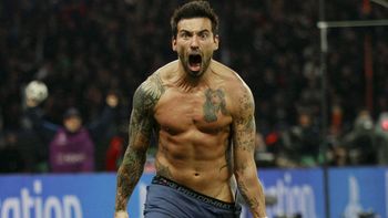 en facebook piden que lavezzi juegue sin camiseta en el mundial en facebook piden que lavezzi juegue sin camiseta en el mundial
